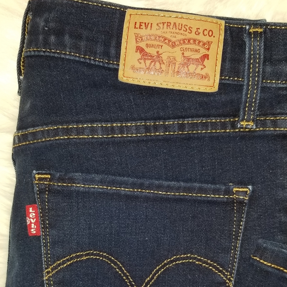 ๐๏ธ๐๏ธ NWOT LEVI'S SHAPING BOOTCUT JEANS ๐ฆ - Picture 2 of 6